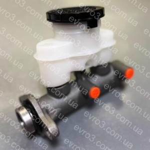 Циліндр гальмівний головний Isuzu Trooper 2.2, Campo 2.3 84>99 TFR24, TFR54